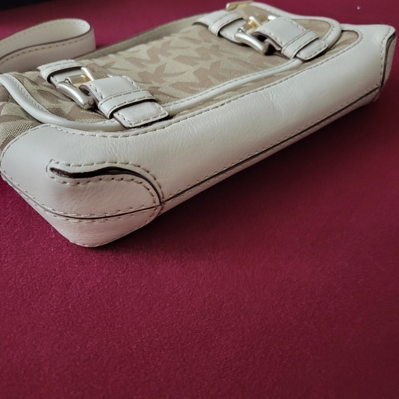 Michael Kors Mini Signature Bag - Picture 4 of 10